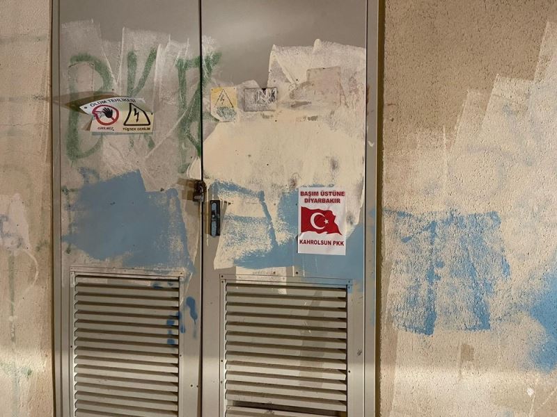 Silvan sokaklarında ’Kahrolsun PKK’ afişleri asılı
