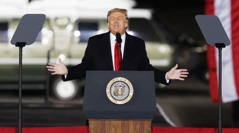 Twitter, Trump’ın ve seçim kampanyasının hesabını askıya aldı
