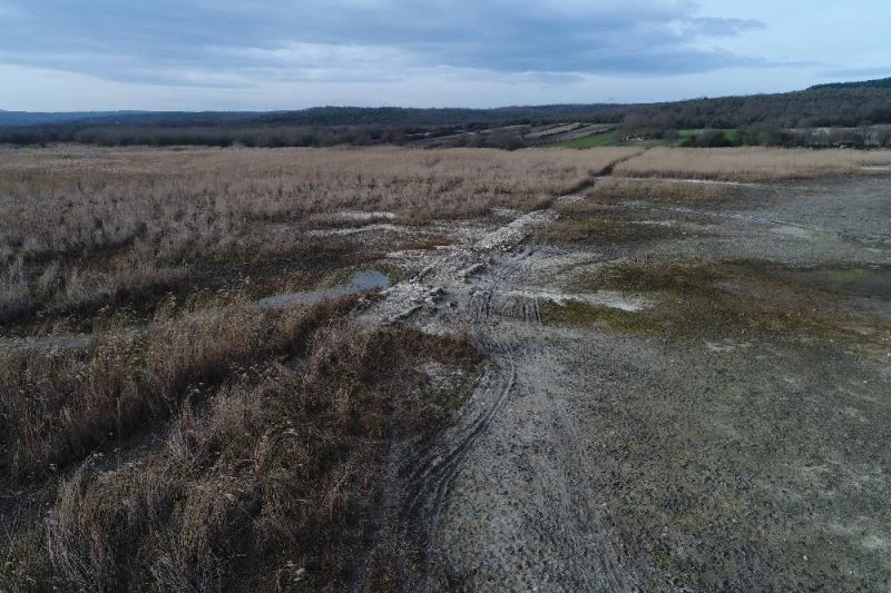 Sular çekildi yüzyıllar öncesinde yapılan tarihi yol dikkat çekti
