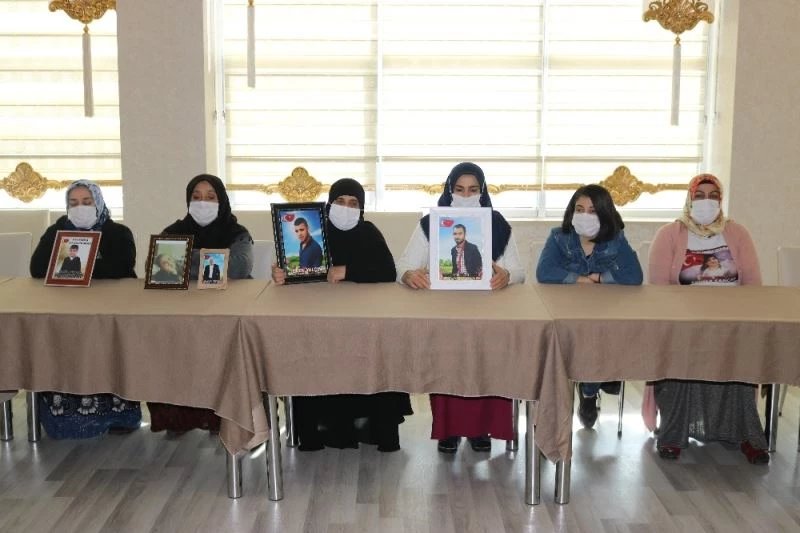 Evlat nöbetindeki aileler kısıtlamaya rağmen eylemlerini sürdürüyor
