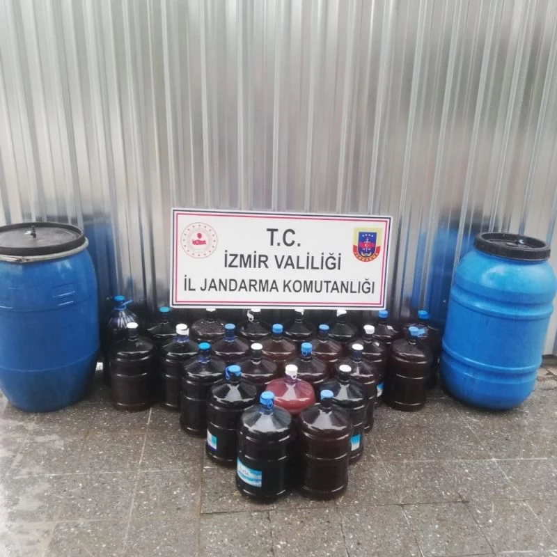 İzmir’de kaçak içki operasyonu: 880 litre kaçak kırmızı şarap ele geçirildi
