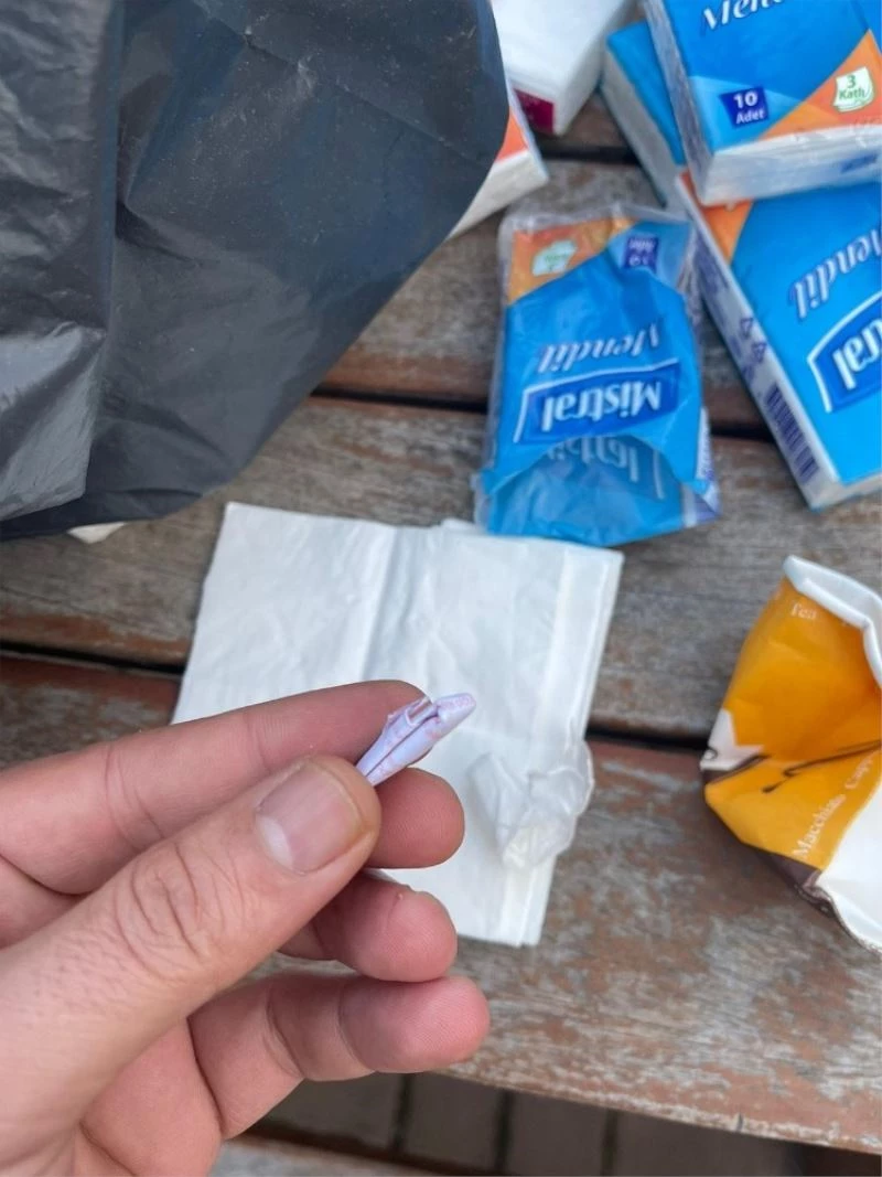 Zabıta ekiplerinin yakaladığı dilencinin üzerinden uyuşturucu çıktı
