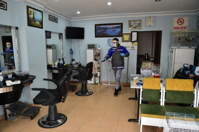 Mamak’taki işyerlerinde dezenfekte işlemi
