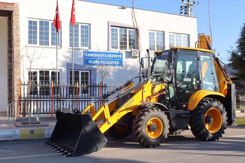 Çevre ve Şehircilik Bakanlığınca Hazro Belediyesine iş makinesi hibe edildi
