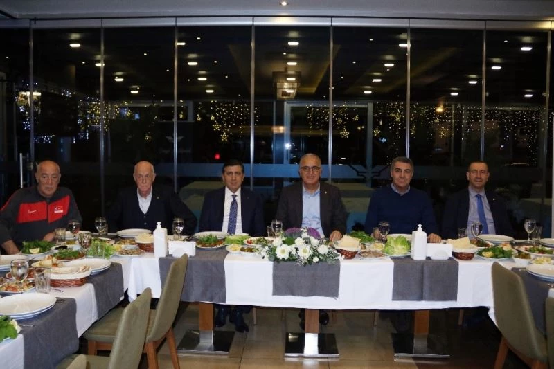 Üstündağ’dan A Milli Erkek Voleybol Takımı’na moral yemeği
