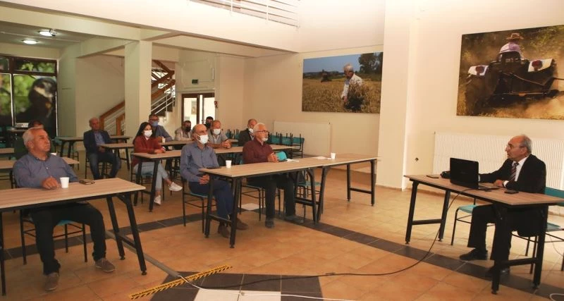 Çiftçilere kooperatifçilik ve tarımda örgütlenme eğitimi
