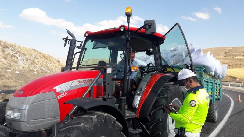 Gürün’de traktörler denetlendi
