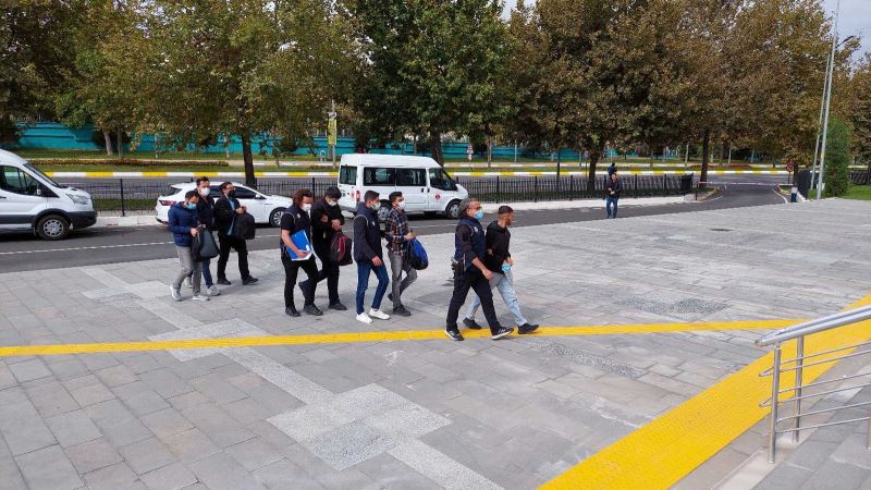 Yunanistan’a kaçmaya çalışan FETÖ üyeliğinden hükümlü 5 kişi yakalandı
