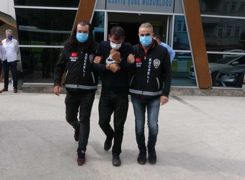 Deniz kenarında ölü bulunan adamın katil zanlılarını sandıktaki seri numarası yakalattı
