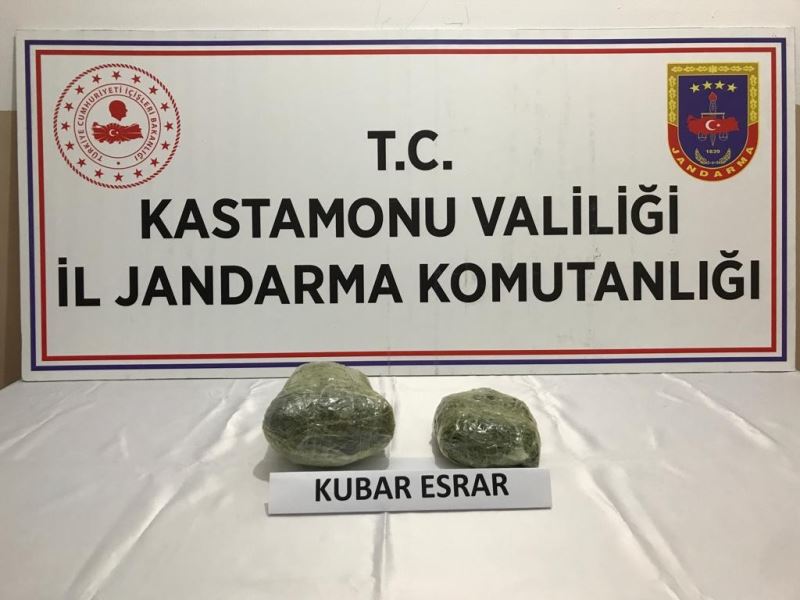 772 gram uyuşturucu ile yakalanan 2 kişi gözaltına alındı
