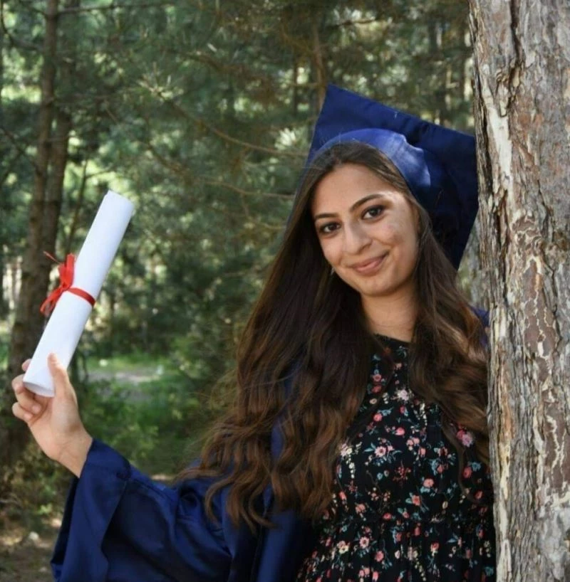 Çok istediği öğretmenliğe başlayamadan genç yaşta hayata veda etti
