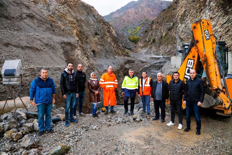 Bölge Müdürü Yavuz; Narman, Oltu ve Uzundere Baraj inşaatlarında incelemede bulundu
