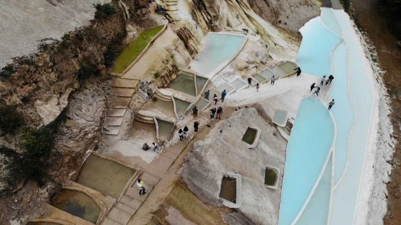 Doğa harikası Göksu Travertenleri doğaseverlerin uğrak noktası oldu
