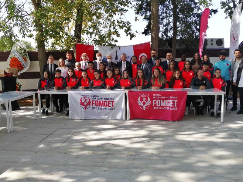 FOMGET Kadın Futbol Takımı’nın lansmanı gerçekleştirildi
