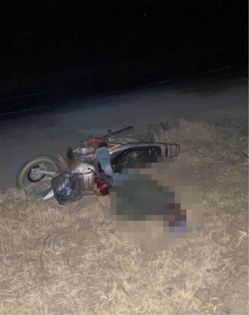 Motosiklet sürücüsü drenaj çukuruna girince hayatını kaybetti

