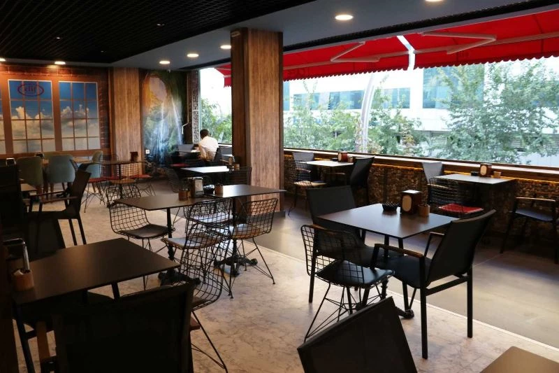 Van’da Elif Pastaneleri yenilenen yüzüyle hizmetine devam ediyor
