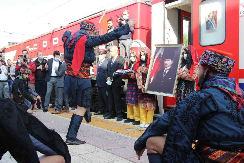 Manisalılar 96 yıl önceki heyecanı yaşadı
