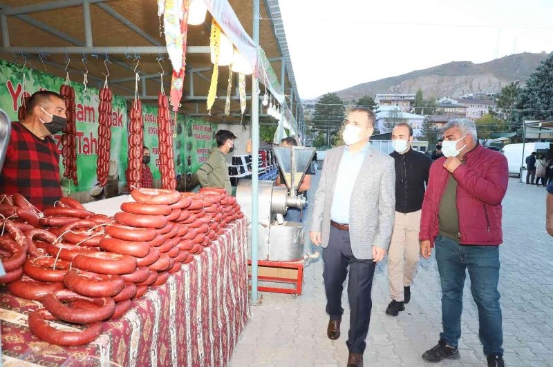 Vali Akbıyık, Yöresel Lezzetler Fuarını ziyaret etti
