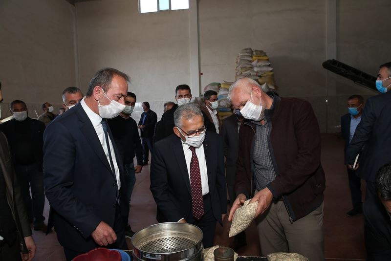 Erciyes’in eteklerinde kabak çekirdeği hasadı
