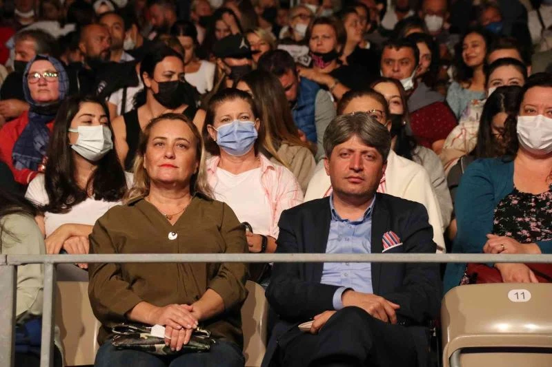 Demet Akalın’dan Gülben Ergen’e şok sözler: “Ben kendi paramla okul yaptırıyorum Gülben Ergen gibi milletten para toplamıyorum”
