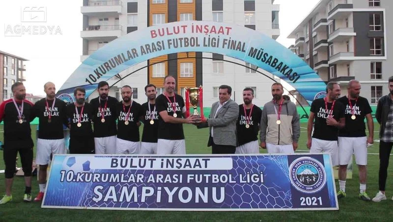 Kurumlar arası maçlarda kupa Esnaf Odasının oldu
