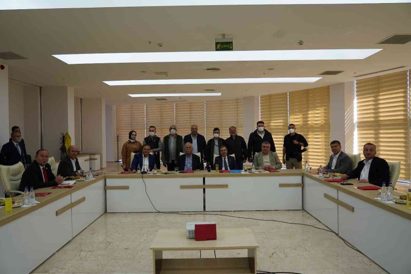 Belediye Başkanı Ekicioğlu, CHP’li başkanlar toplantısına katıldı
