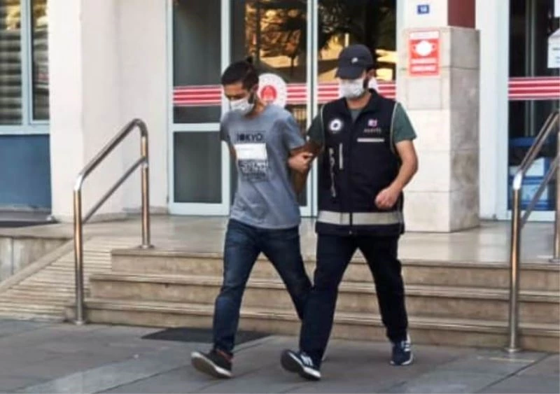 Aynı tişörtle dört kez hırsızlık yapınca yakalandı
