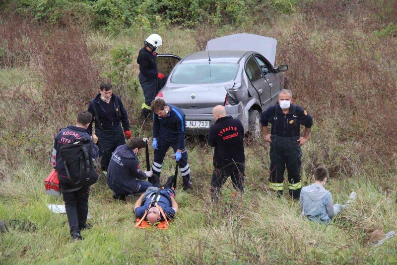 Baba ve oğulun içinde bulunduğu otomobil 10 metre yükseklikten düştü
