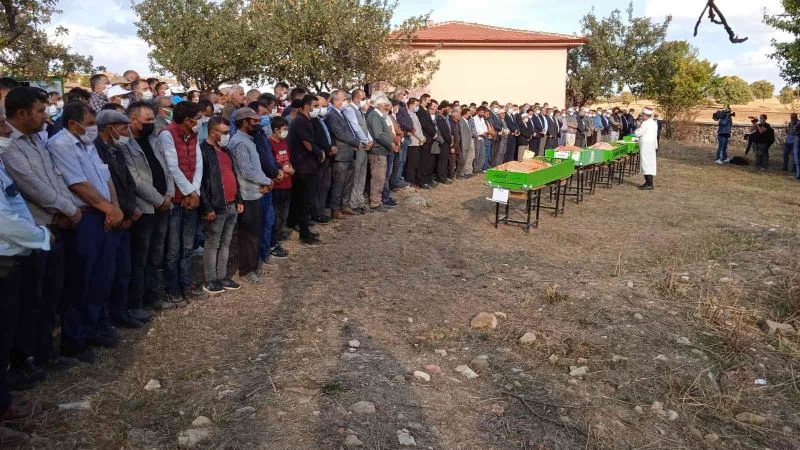 Afyon’daki kahreden kazada hayatını kaybeden öğrenciler için toplu cenaze namazı
