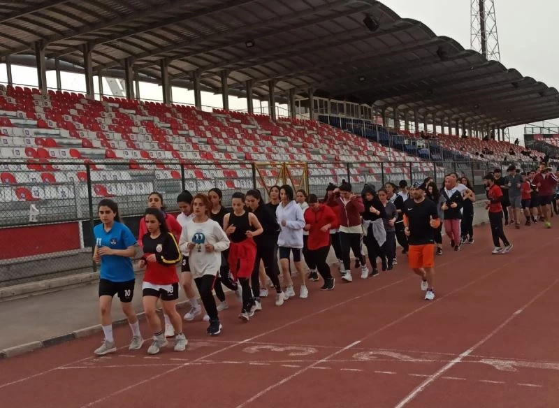 Van Büyükşehir Belediyesinin kursuyla 30 öğrenci üniversiteli oldu
