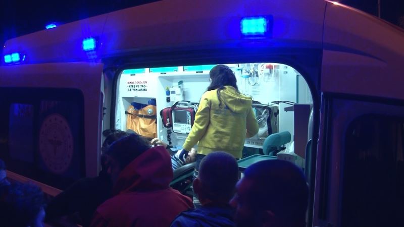 Bakırköy’de kontrolden çıkan otomobil taklalar atarak duvara çarptı: 3 yaralı
