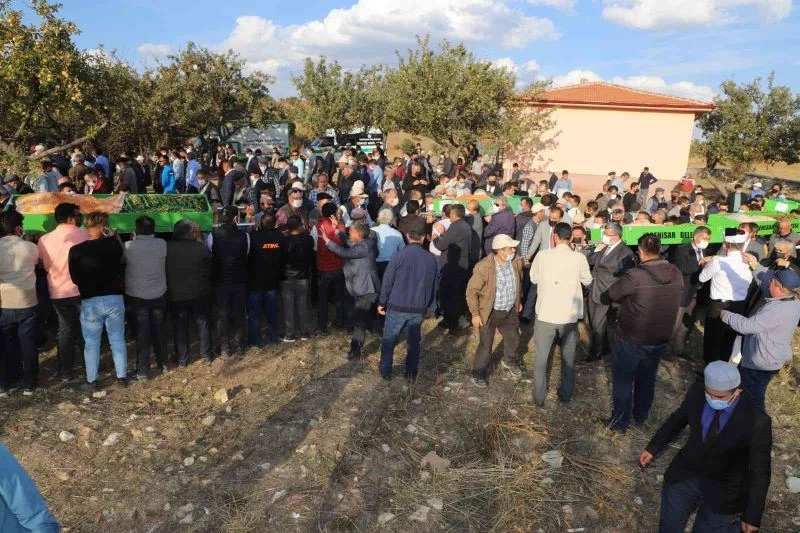 Hayal kurdukları sınıf sıraları musalla taşları oldu
