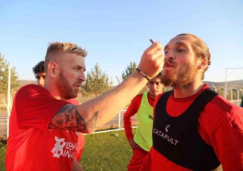 Sivasspor’da Koray Altınay’a sürpriz doğum günü kutlaması