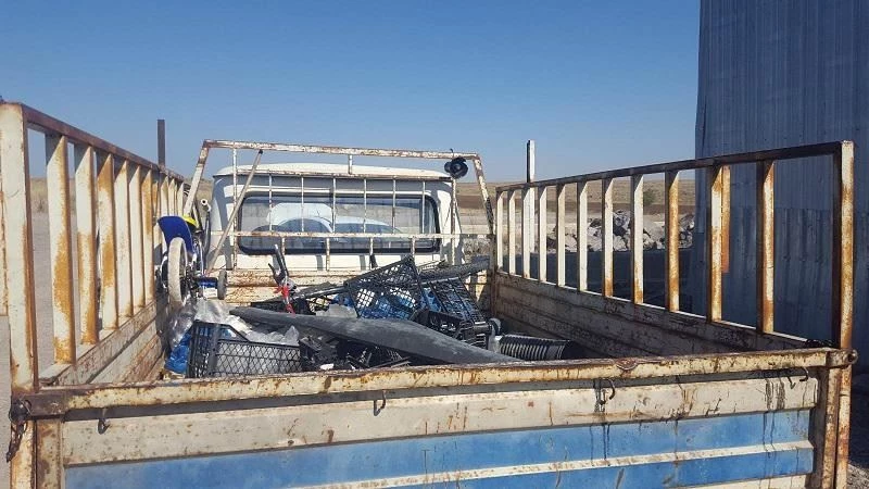 Jandarma taş ocağından hurda çalan hırsızları yakaladı
