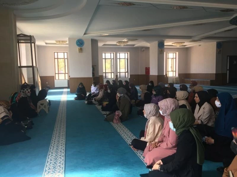 Gençler “Gelin Tanış Olalım” programında buluştu
