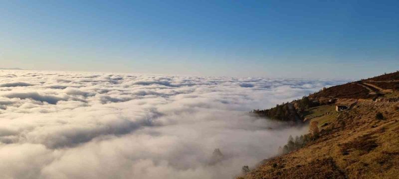 Trabzon’da yaylalardan bulut denizi manzaraları
