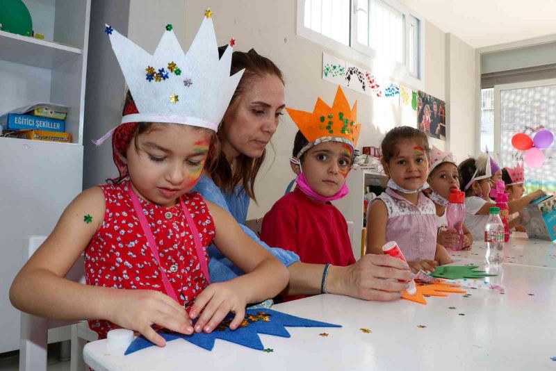 Kız çocukları, atölye etkinlikleriyle öğrenirken eğlendi
