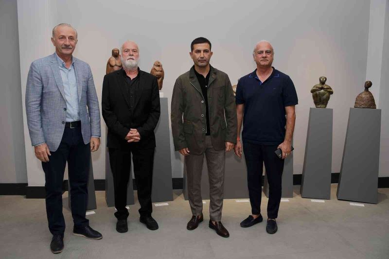 Dünyaca Ünlü Sanatçı Sağbil’in heykelleri Kuşadası’nda sergileniyor
