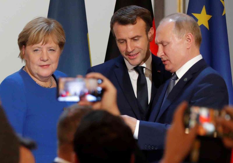 Putin, Merkel ve Macron ile Ukrayna konusunu görüştü
