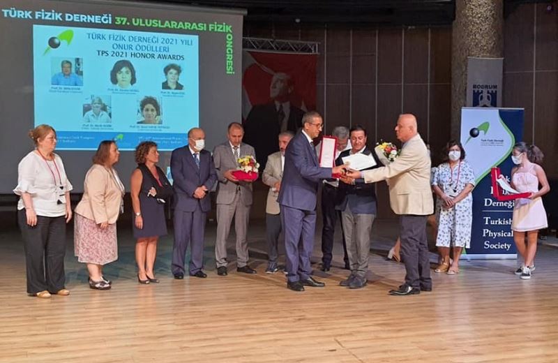Prof. Dr. Rifat Çapan’a onur ödülü
