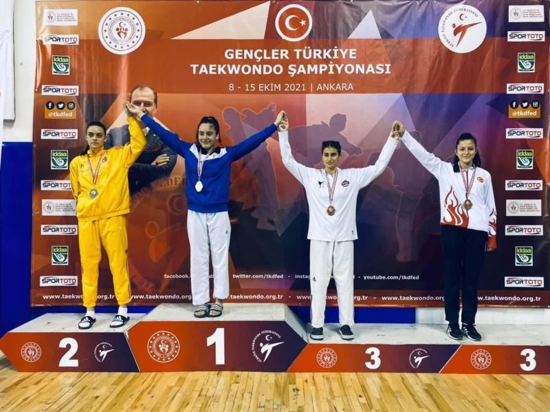 Livanur Türkiye 3.’sü oldu
