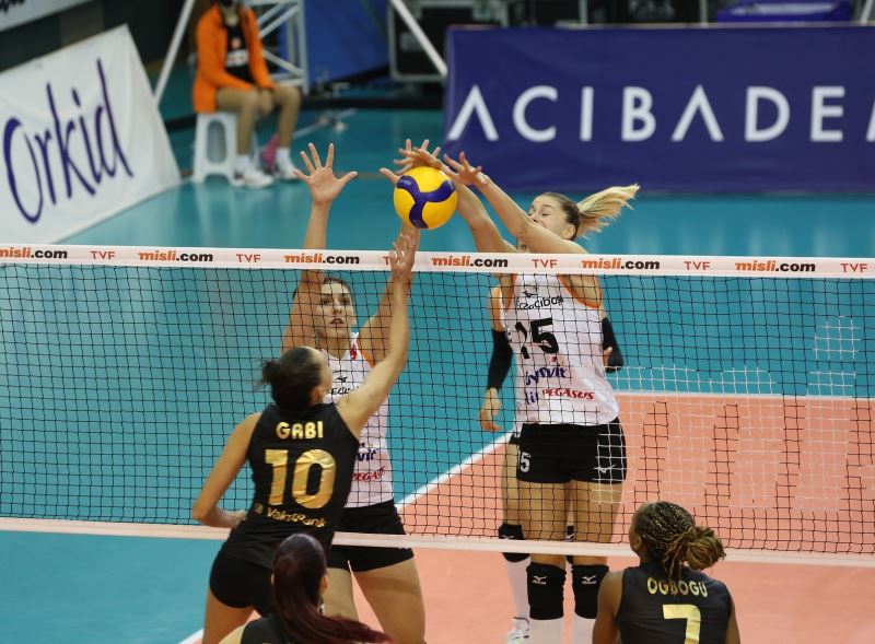 Sultanlar Ligi: Eczacıbaşı Dynavit: 2 - VakıfBank: 3
