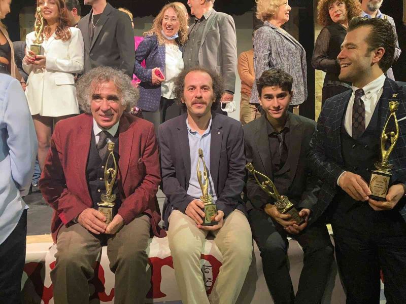 Kuşadası Belediyesi’nin Engelsiz Tiyatro Projesine ’Sosyal Sorumluluk’ ödülü verildi
