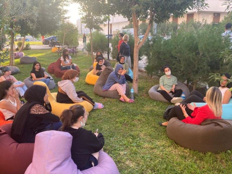 AK Parti Antalya Milletvekili Tuba Çokal öğrencilerle bir araya geldi