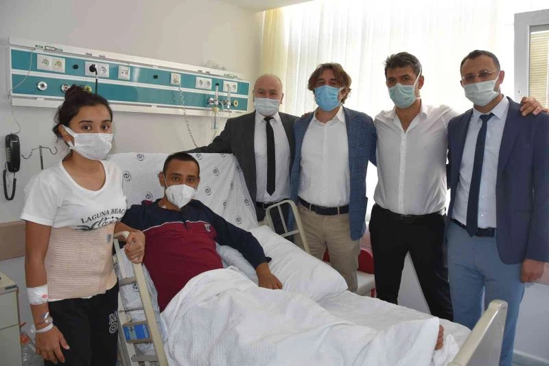 Kız kardeşinin karaciğeriyle hayata tutundu
