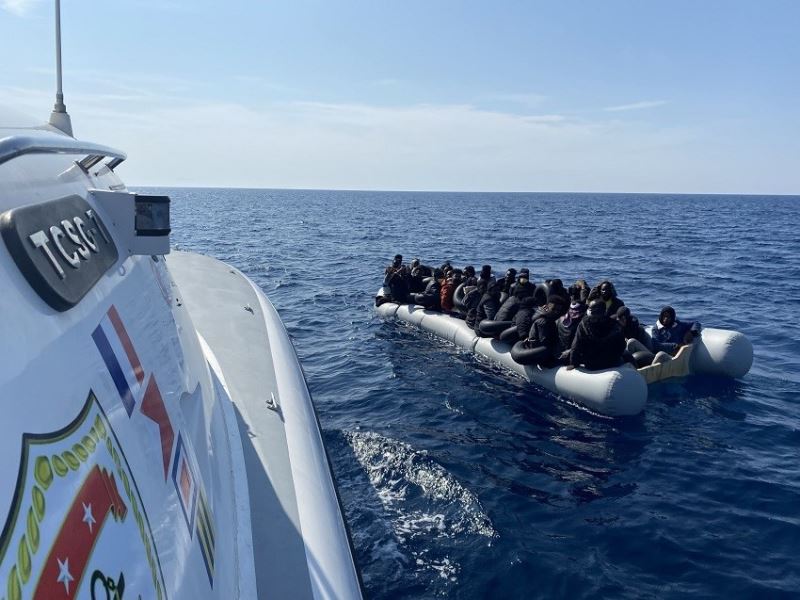 Yunan unsurlarınca geri itilen 100 düzensiz göçmen kurtarıldı
