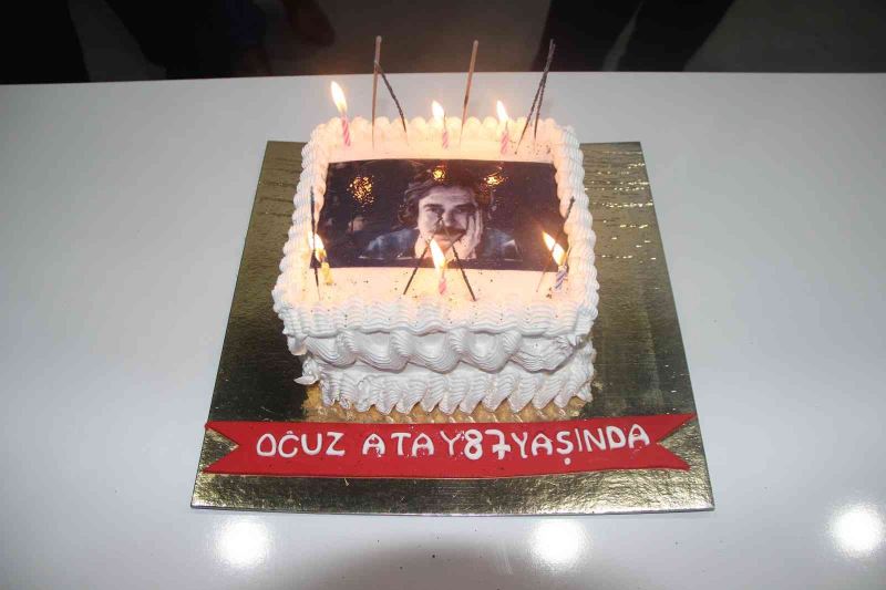 Oğuz Atay’ı doğum gününü, memleketinde pasta keserek kutladılar
