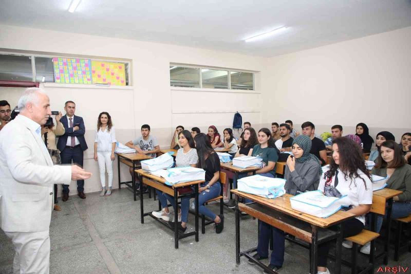 Akdeniz Belediyesinin ücretsiz üniversiteye hazırlık kurslarına kayıtlar başladı

