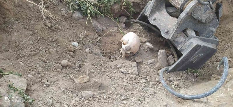 Ankara’da yol çalışması sırasında Belediye ekipleri insan kemikleri bulundu
