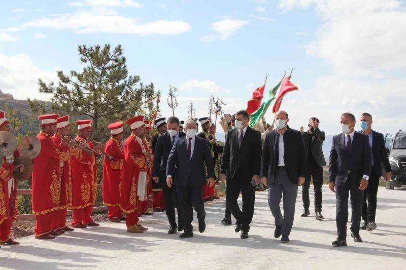 Türkiye’nin oba konseptindeki ilk gençlik kampı açıldı
